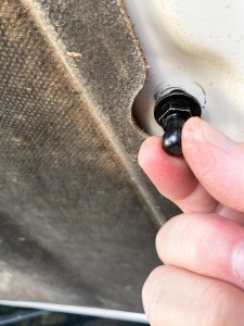 Screw in the mounting point